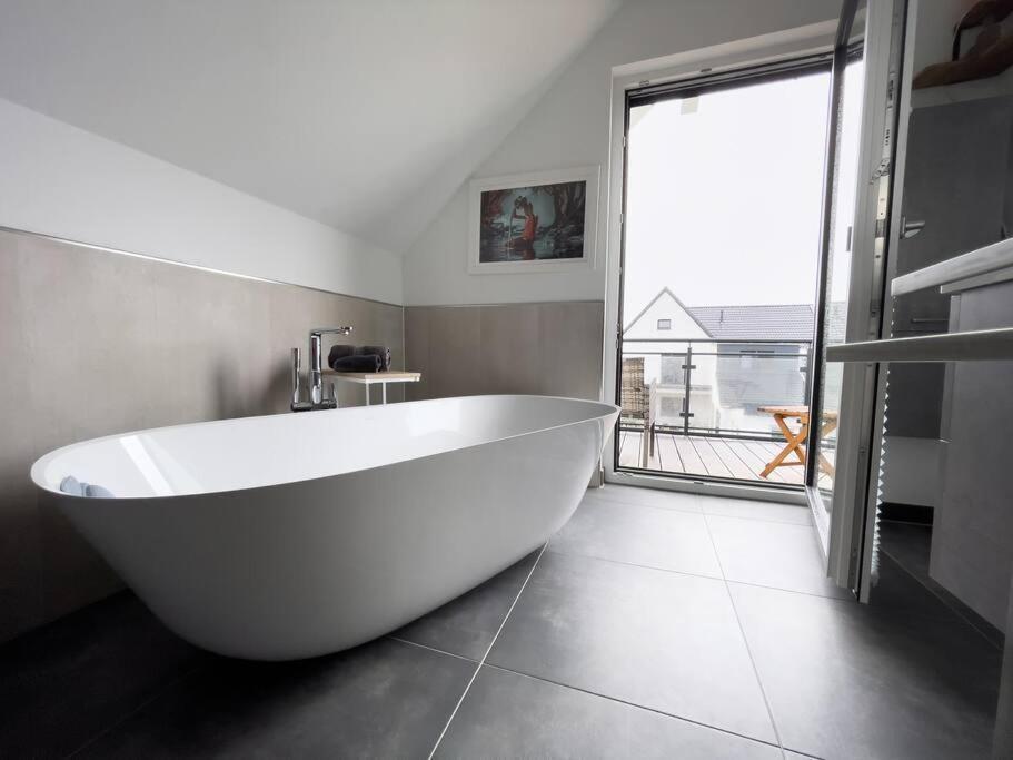 Villa Dreamy Vibes Mit Privatem Pool & Rheinblick Niederkassel Exterior photo